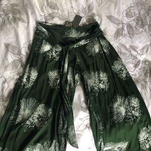 Kahulale’a culottes in forest white lehua print